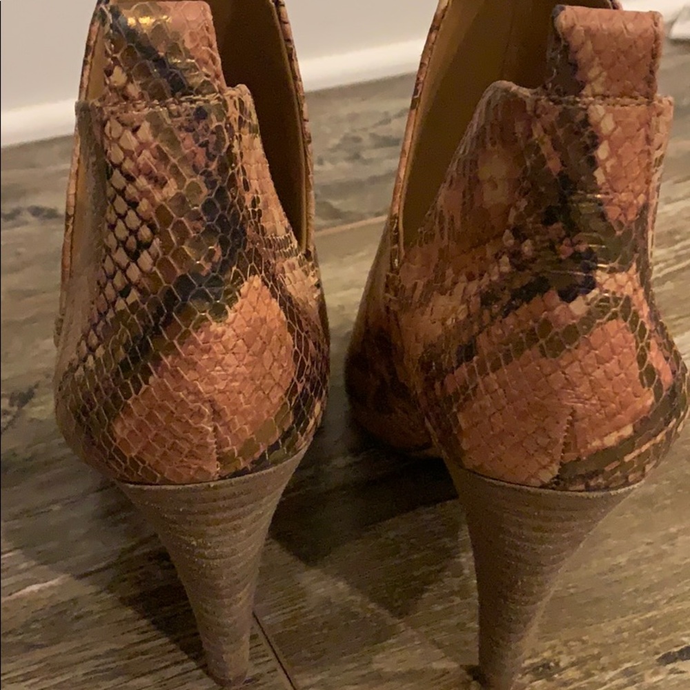 Snakeskin peep toe booties - Picture 7 of 8